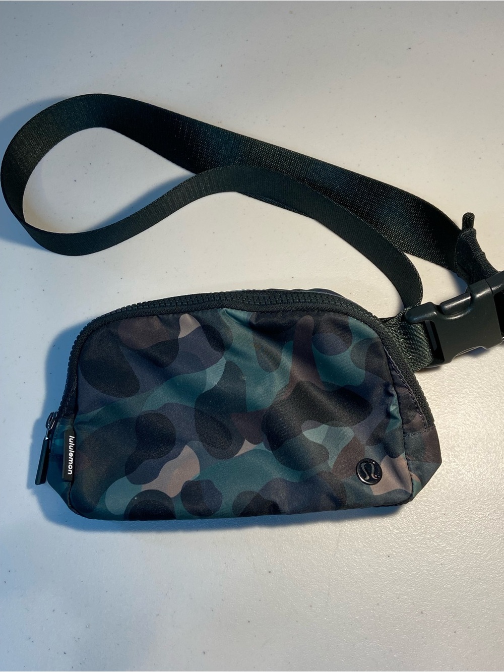 lululemon athletica Women’s Camo Waist Pack - Green/Black